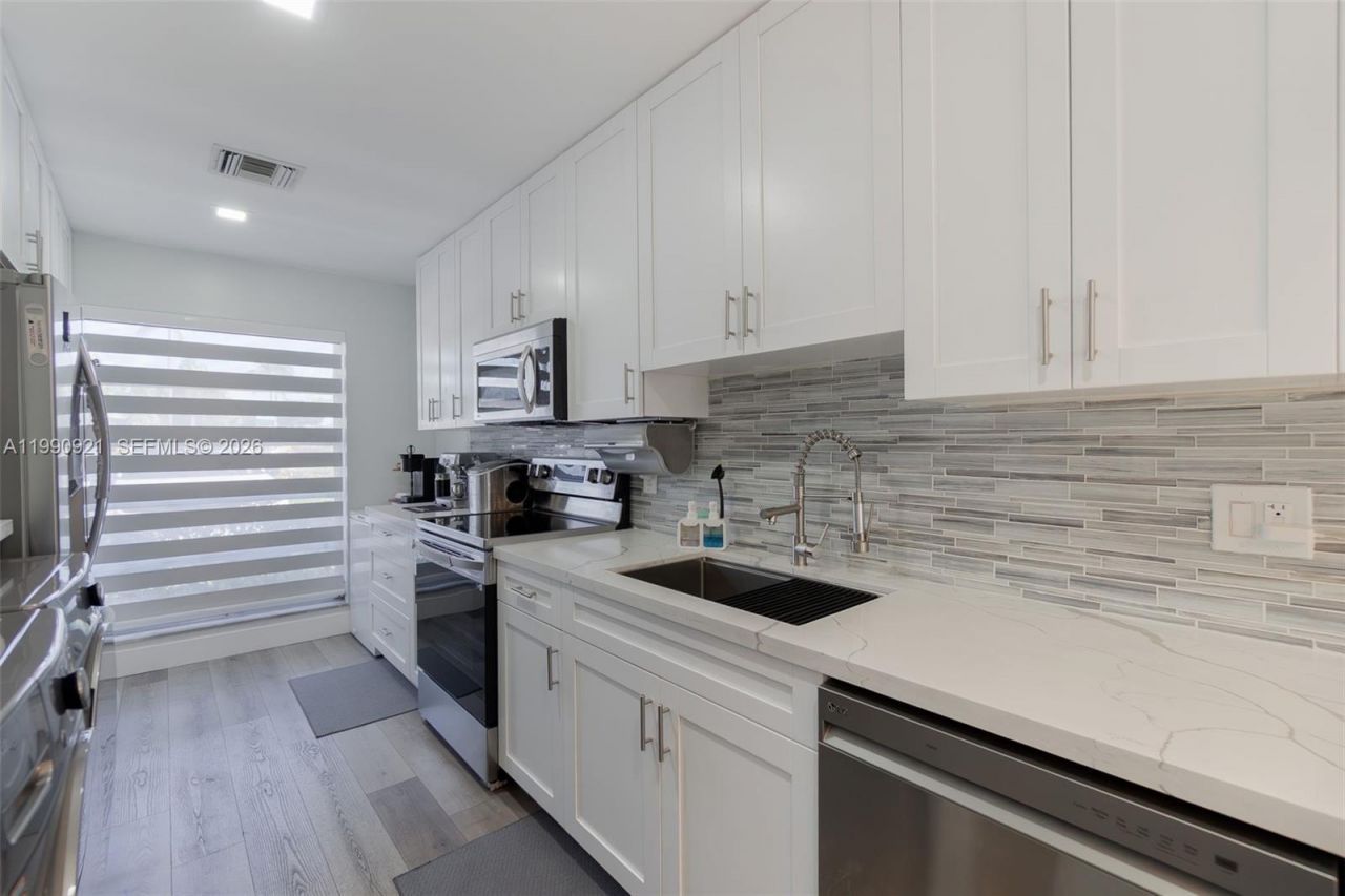 2400 Malayan Dr , Unit 94-D, Delray Beach, FL 33445 Photo