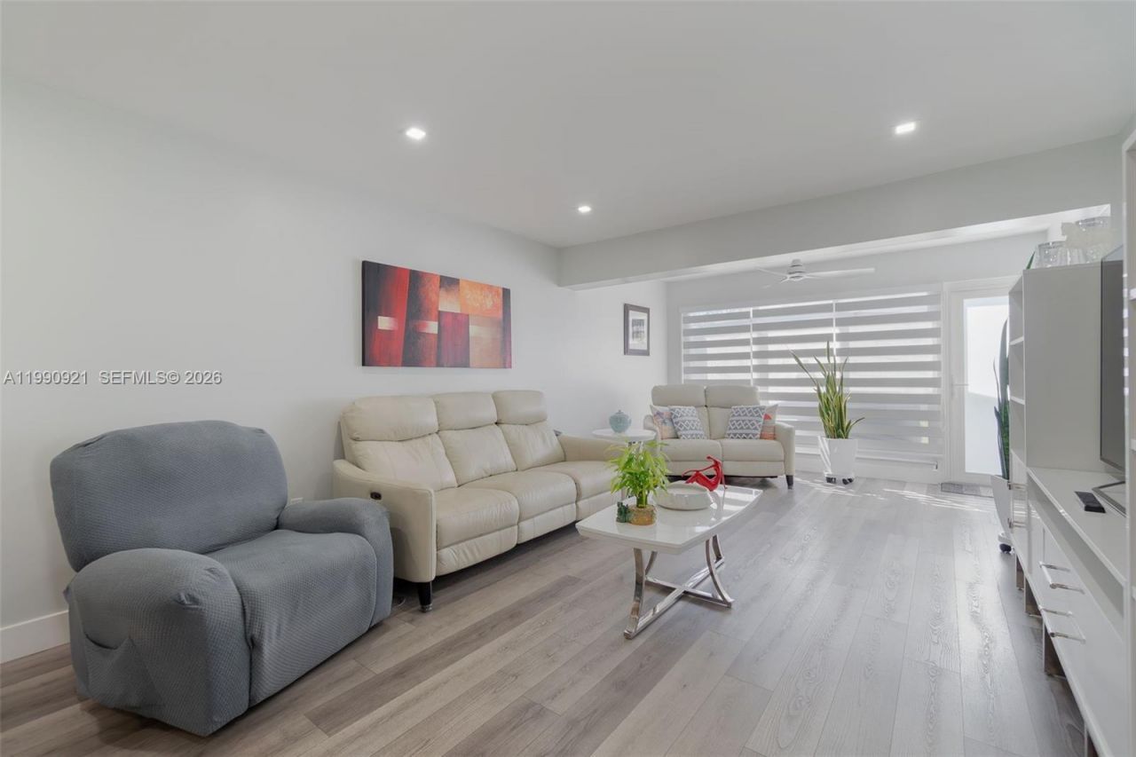 2400 Malayan Dr , Unit 94-D, Delray Beach, FL 33445 Photo