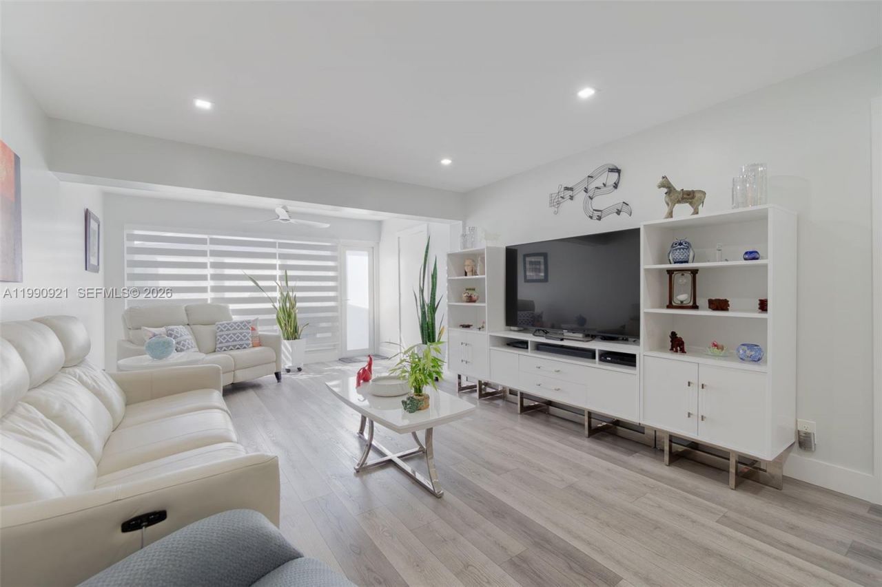 2400 Malayan Dr , Unit 94-D, Delray Beach, FL 33445 Photo