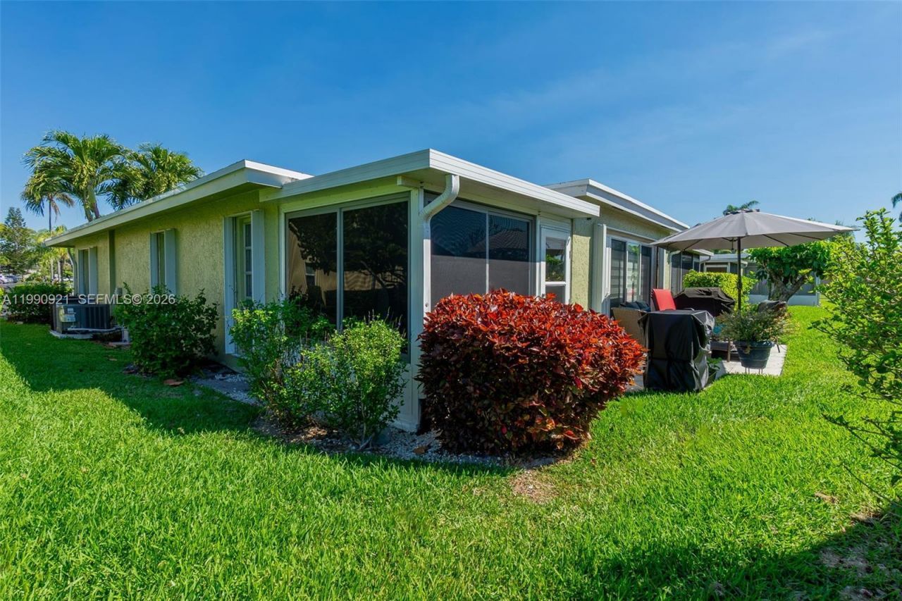 2400 Malayan Dr , Unit 94-D, Delray Beach, FL 33445 Photo