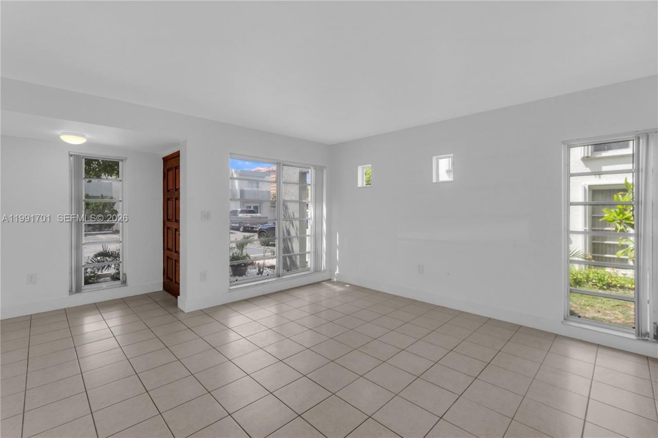 3599 SW 17th St , Unit 3599, Miami, FL 33145 Photo