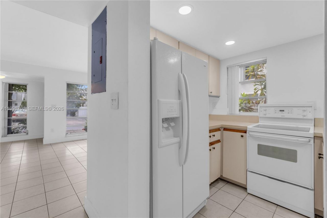 3599 SW 17th St , Unit 3599, Miami, FL 33145 Photo