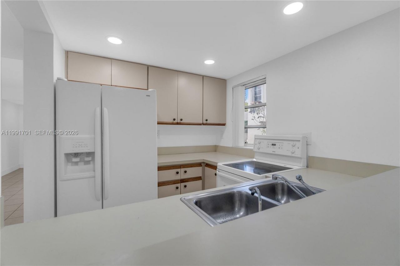 3599 SW 17th St , Unit 3599, Miami, FL 33145 Photo