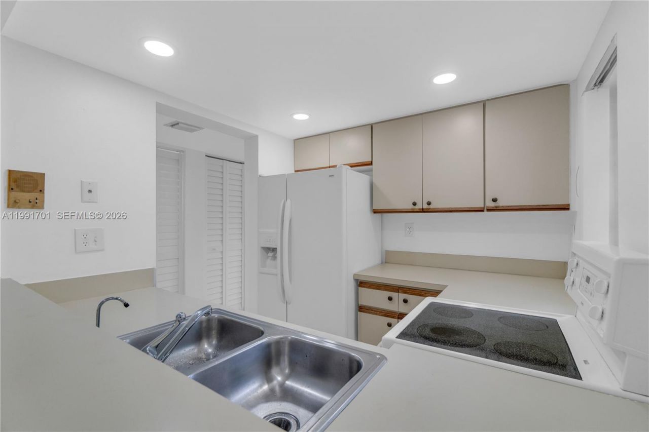 3599 SW 17th St , Unit 3599, Miami, FL 33145 Photo