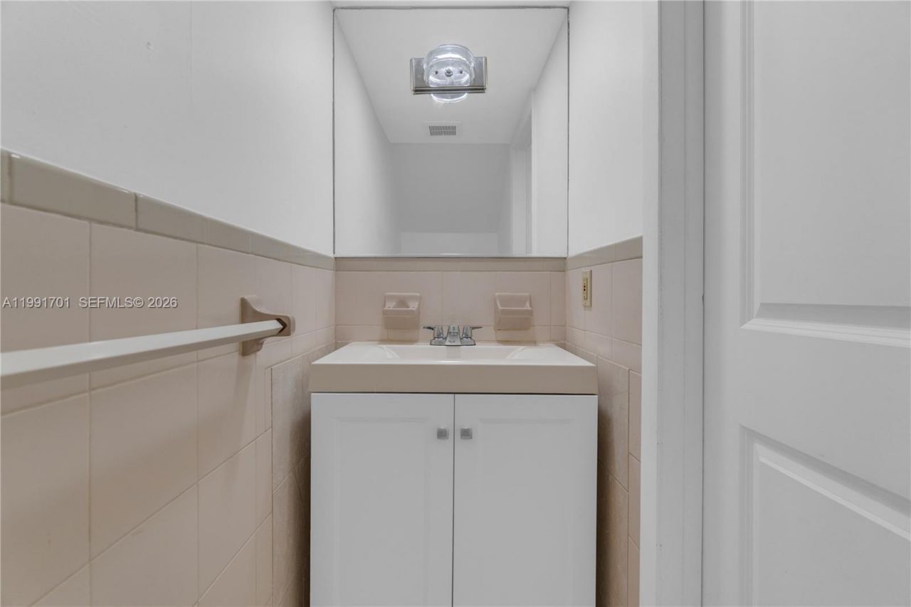 3599 SW 17th St , Unit 3599, Miami, FL 33145 Photo