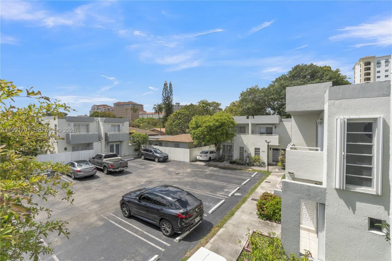 3599 SW 17th St , Unit 3599, Miami, FL 33145 Photo