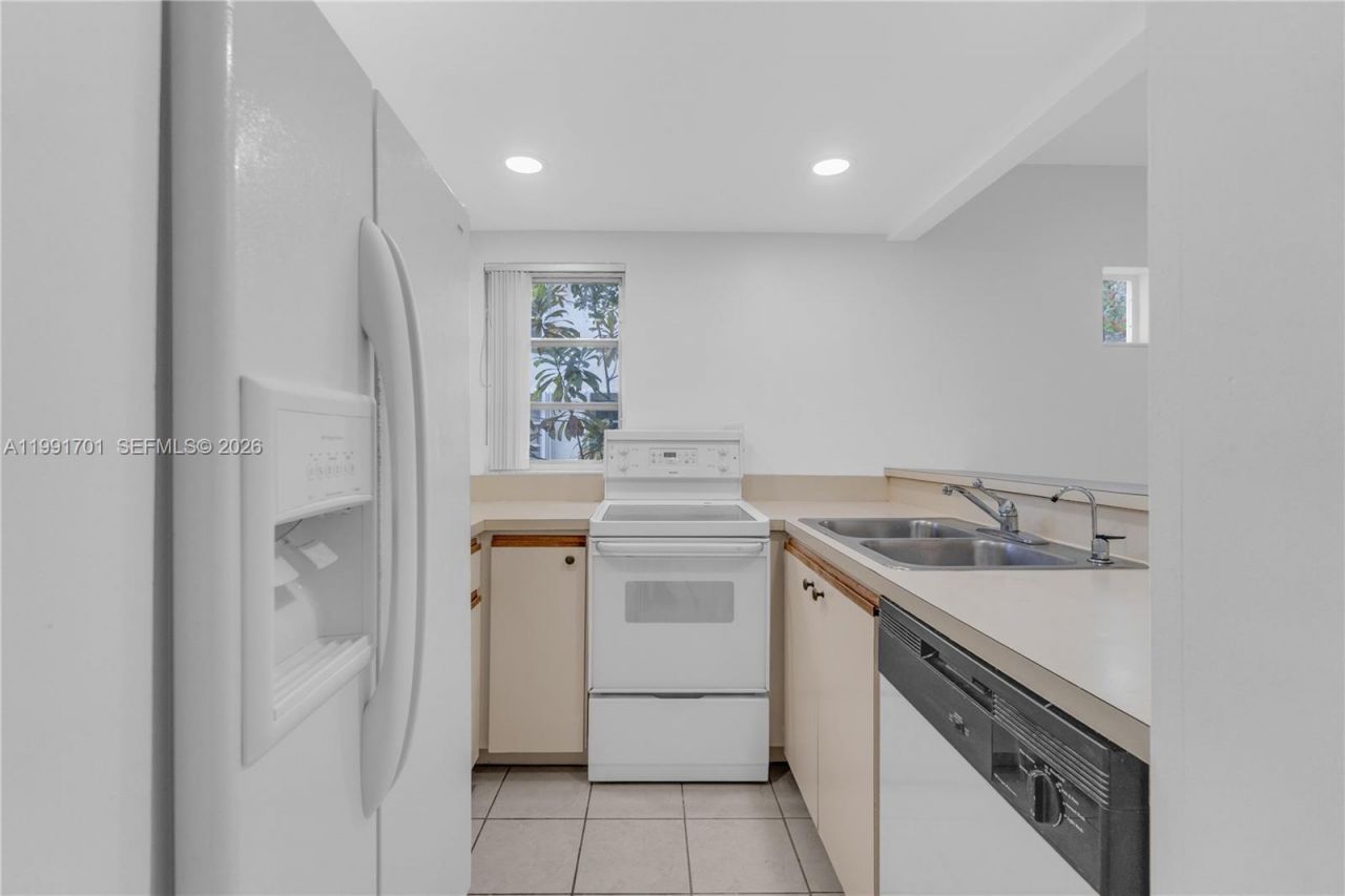 3599 SW 17th St , Unit 3599, Miami, FL 33145 Photo