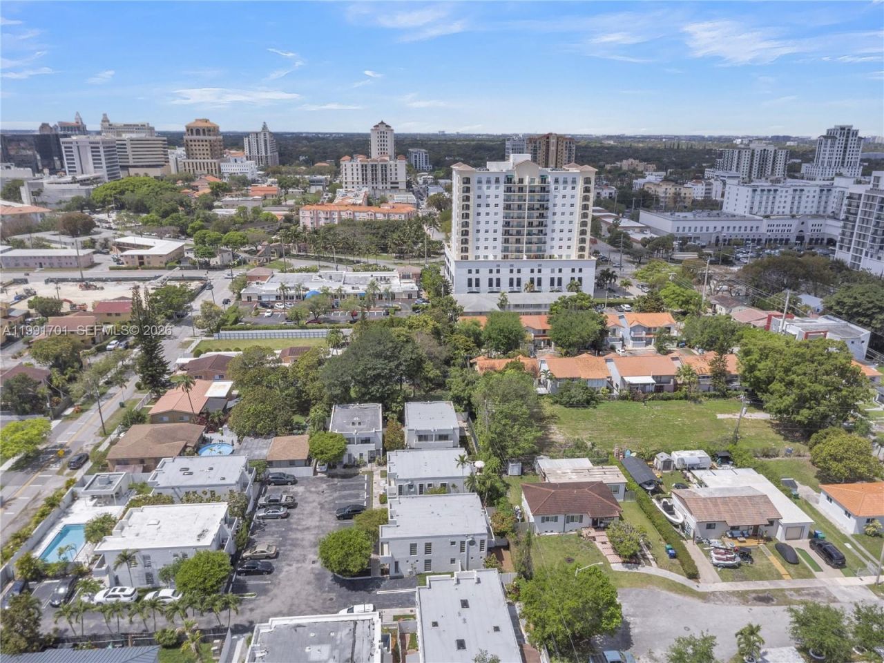 3599 SW 17th St , Unit 3599, Miami, FL 33145 Photo