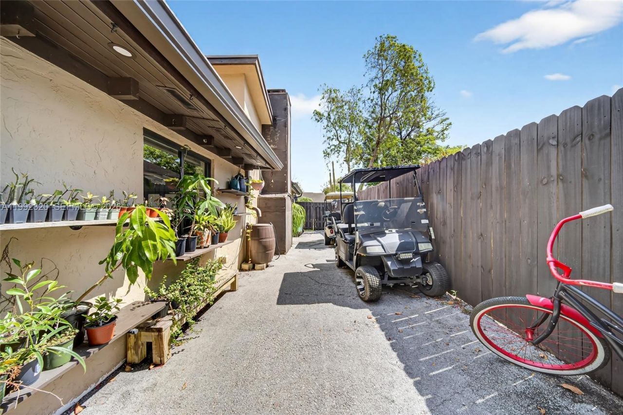 10861 SW 132nd Cir Ct , Miami, FL 33186 Photo