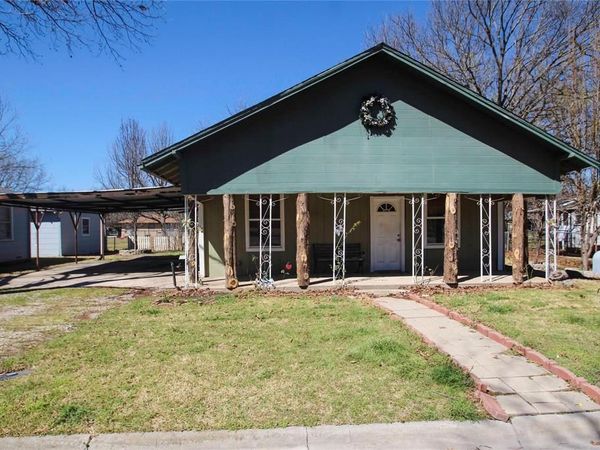 923 S Wine Street, Gainesville, TX 76240