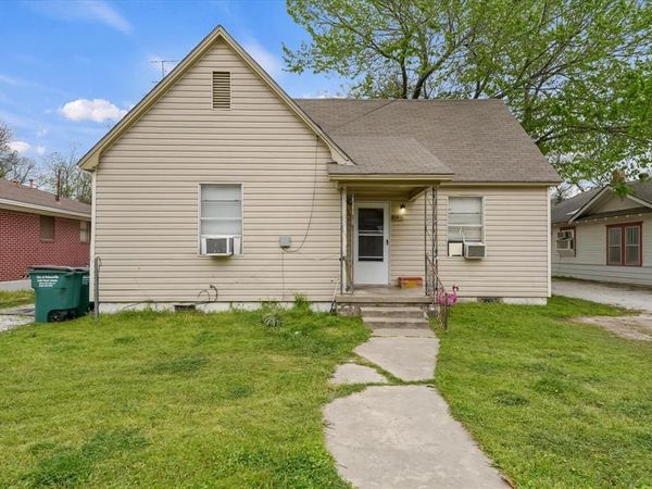 404 S Morris Street , Gainesville, TX 76240