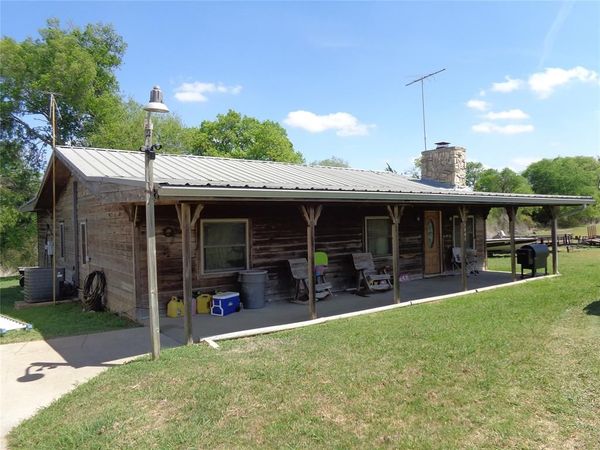 1201 S Bois D Arc Street, Grandview, TX 76050