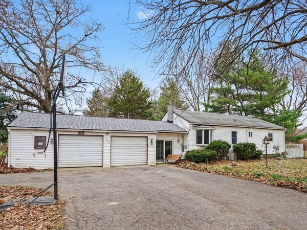 374 Elliot Road, Kalamazoo, MI 49048