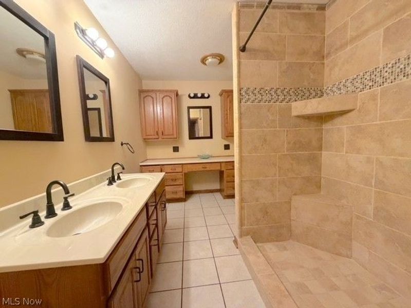 526 Oakdale Drive , Dover, OH 44622 Photo 15