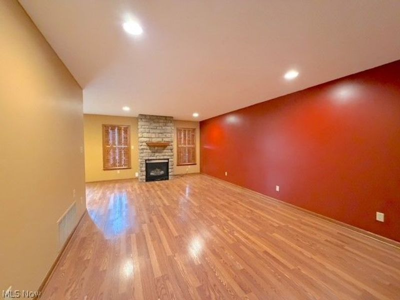 526 Oakdale Drive , Dover, OH 44622 Photo 3