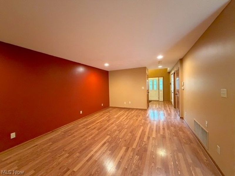 526 Oakdale Drive , Dover, OH 44622 Photo 4