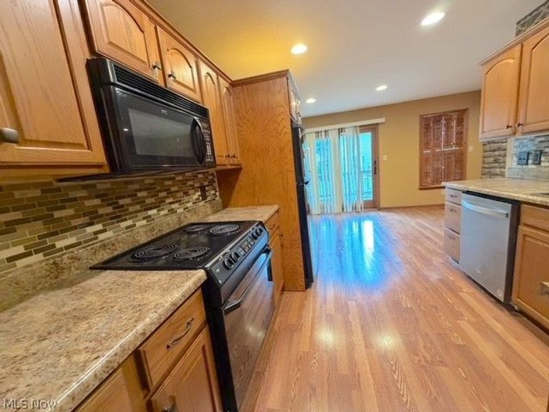 526 Oakdale Drive , Dover, OH 44622 Photo 8