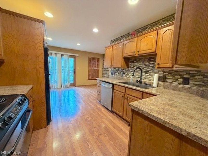 526 Oakdale Drive , Dover, OH 44622 Photo 9