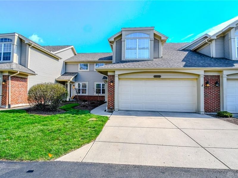 3915 E Summit Ridge Drive, Beavercreek, OH 45430 Photo 3