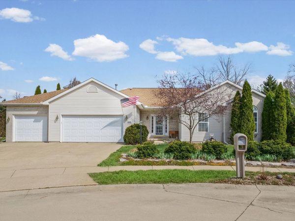 3004 Countrybend Lane, Champaign, IL 61822