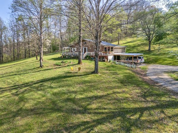 1889 Hinson Springs Rd, Lobelville, TN 37097