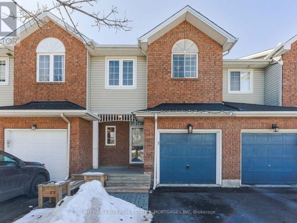 907 Markwick Crescent, Ottawa, ON K4A4J1