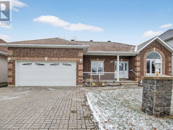 17 Ammolite Street, Ottawa, ON K2S1Y8