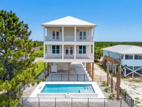 417 E 2nd Avenue, Gulf Shores, AL 36542