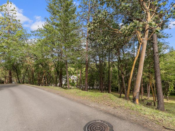 425 Coachman Drive, Jacksonville, OR 97530