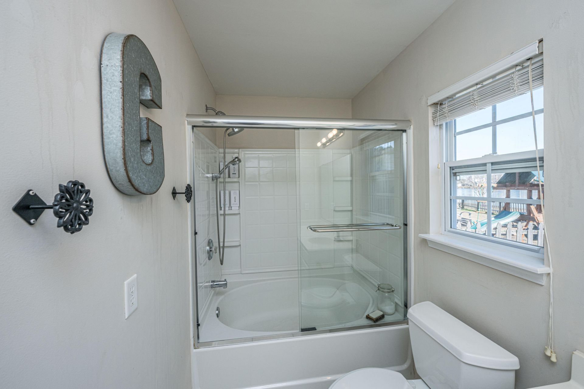 105 Avonshire Drive Photo 15