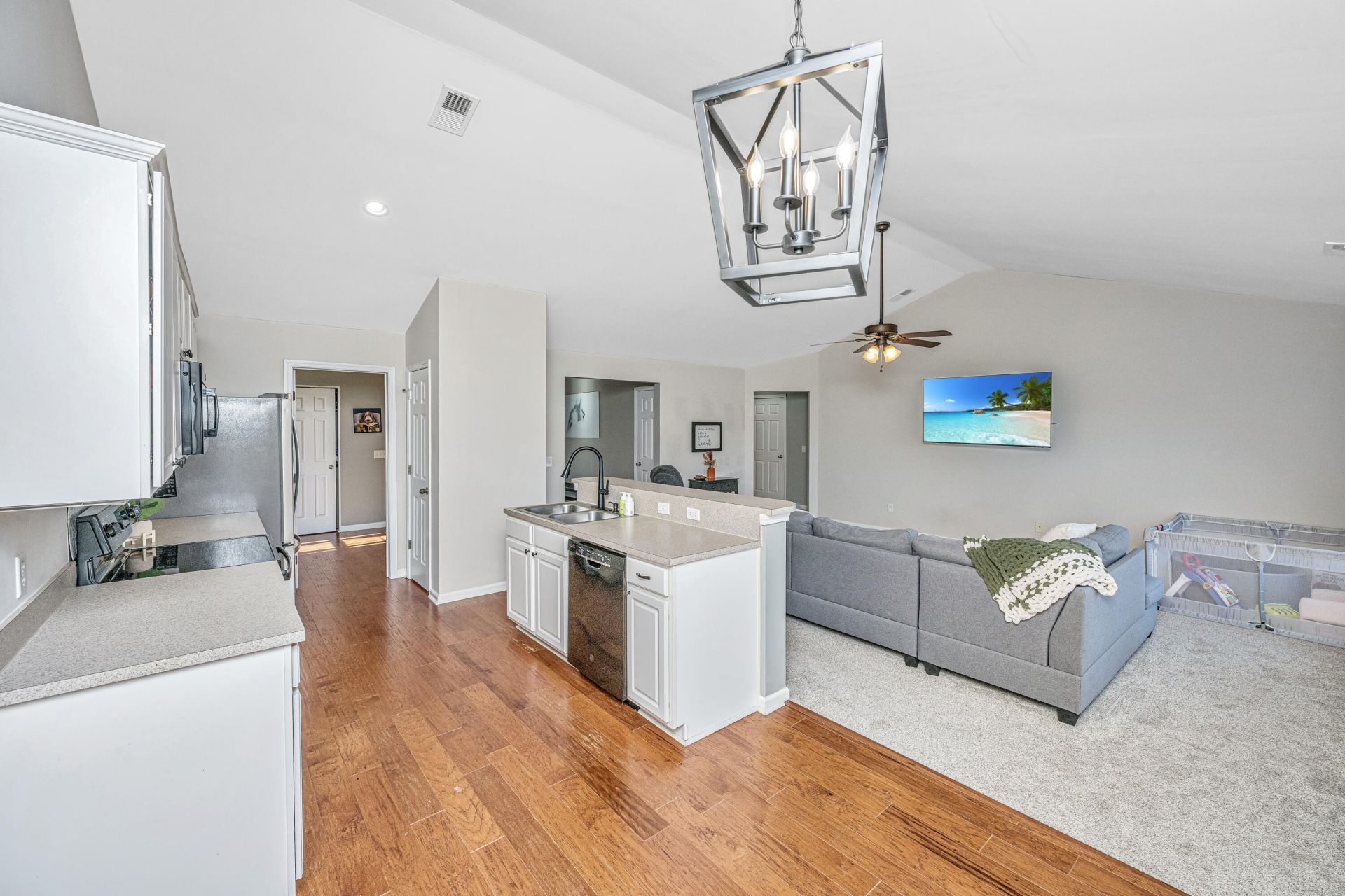 105 Avonshire Drive Photo 6