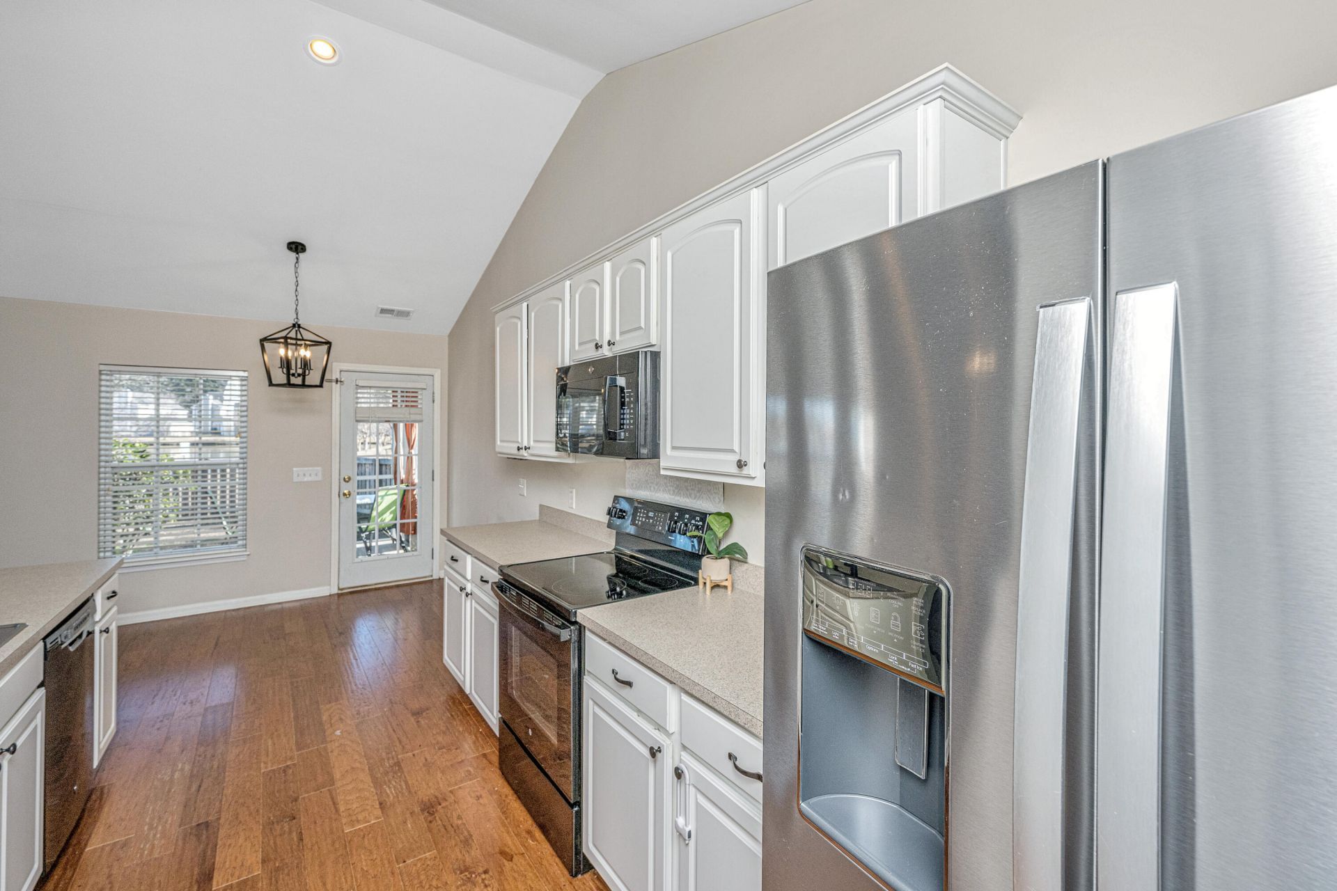 105 Avonshire Drive Photo 9