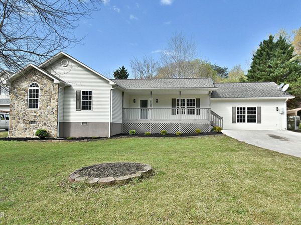 2913 Village Lane, Sevierville, TN 37862