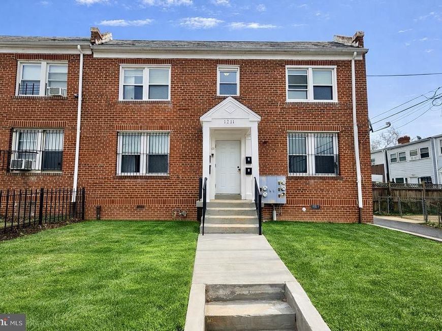 1211 18th Place Ne, Washington, DC 20002 Main Photo