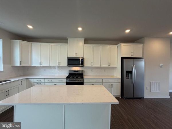 33 EAST FRONT STREET , BRIDGEPORT, PA 19405