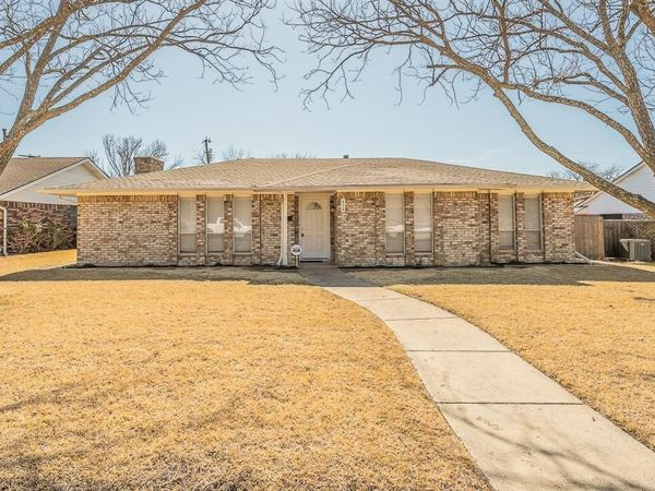 876 Dogwood Trail , Lancaster, TX 75146