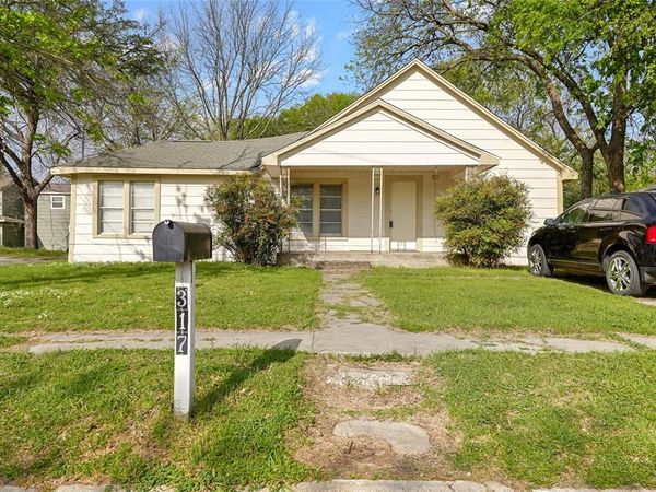 317 Ritchey Street , Gainesville, TX 76240