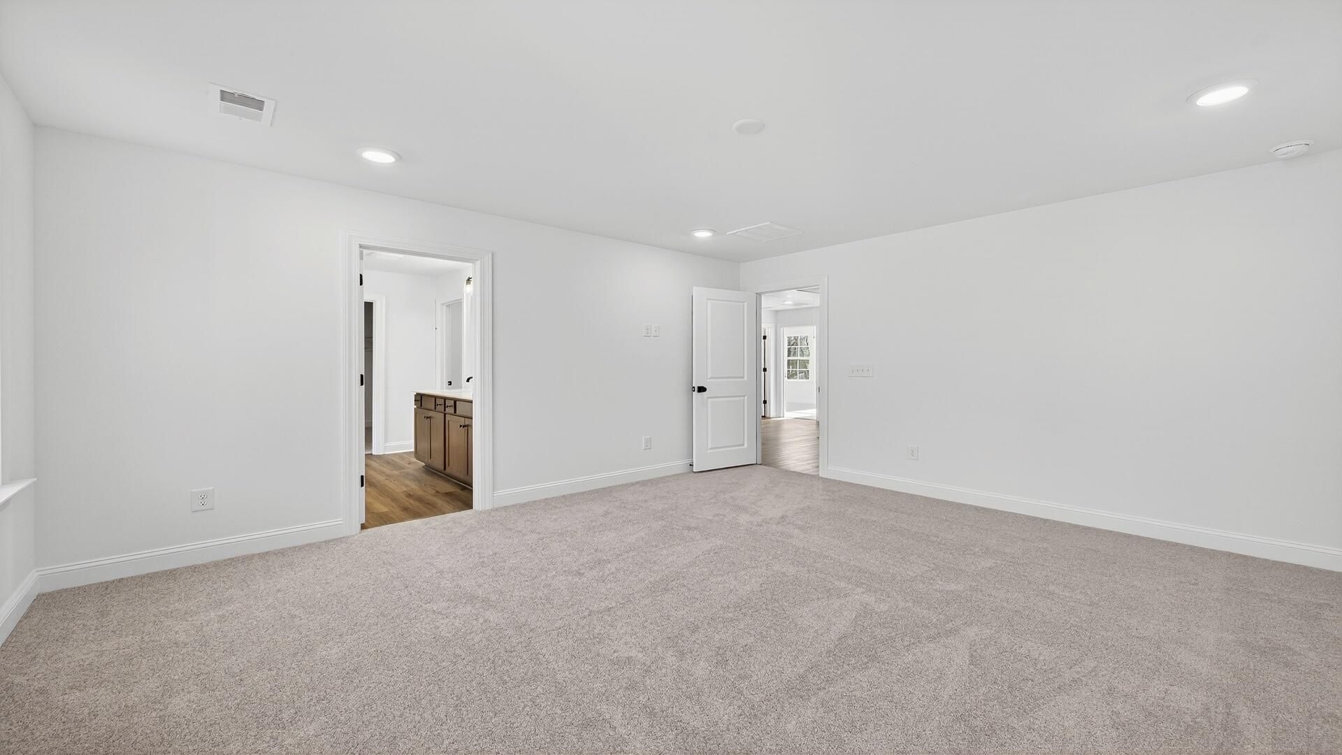 460 Cadbury Loop Photo 18