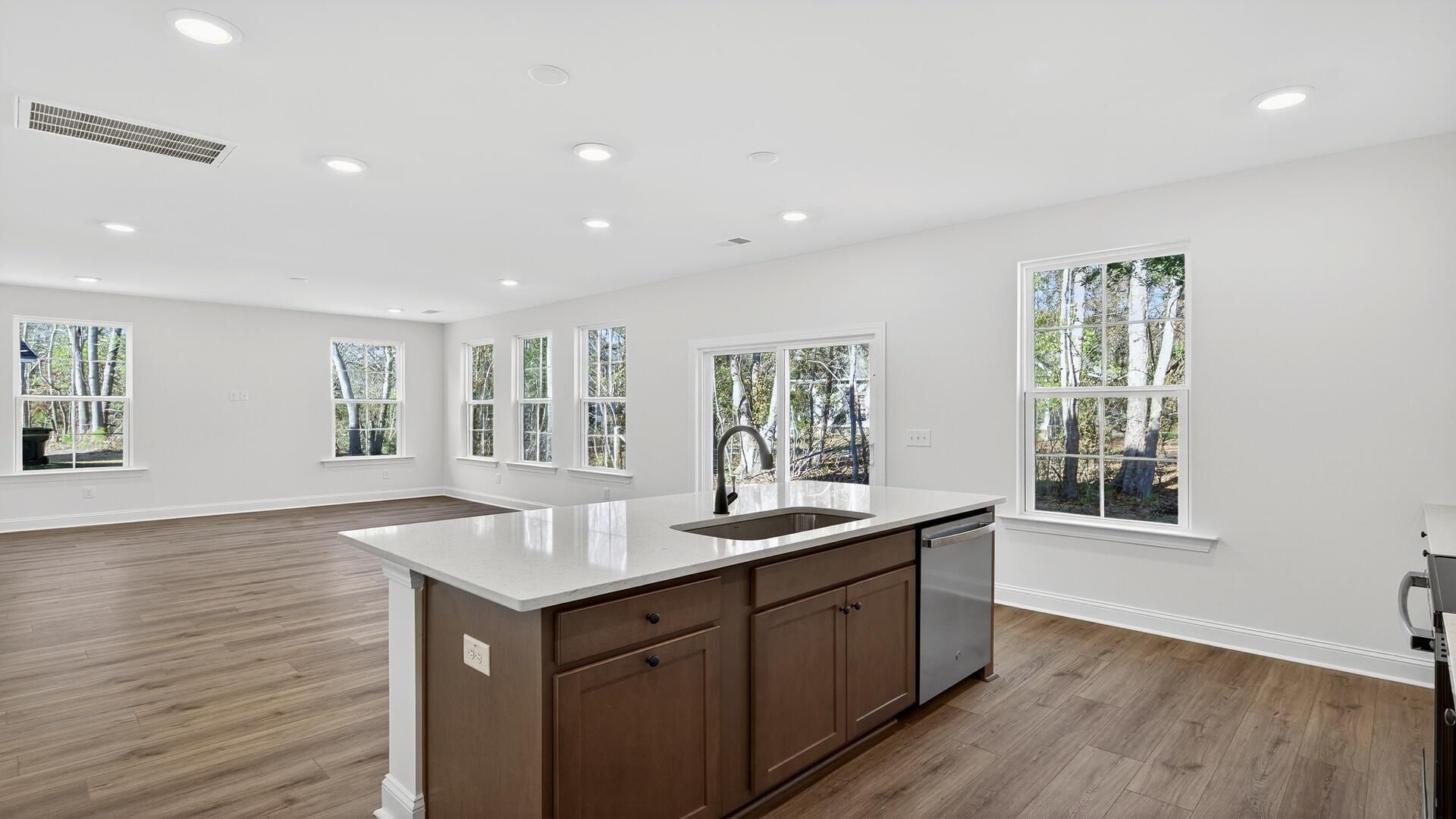 460 Cadbury Loop Photo 8