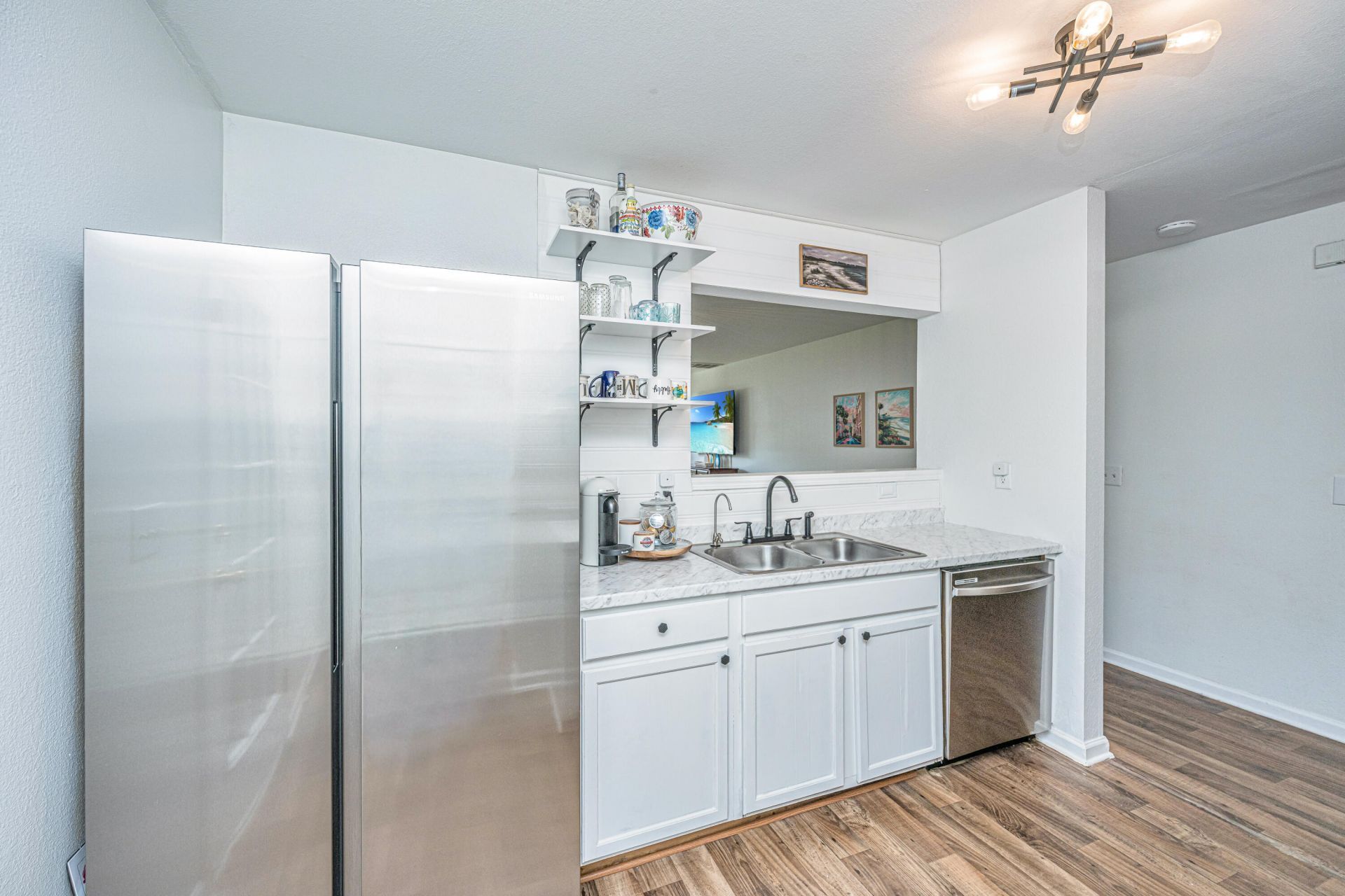 1104 Margle Way Photo 4