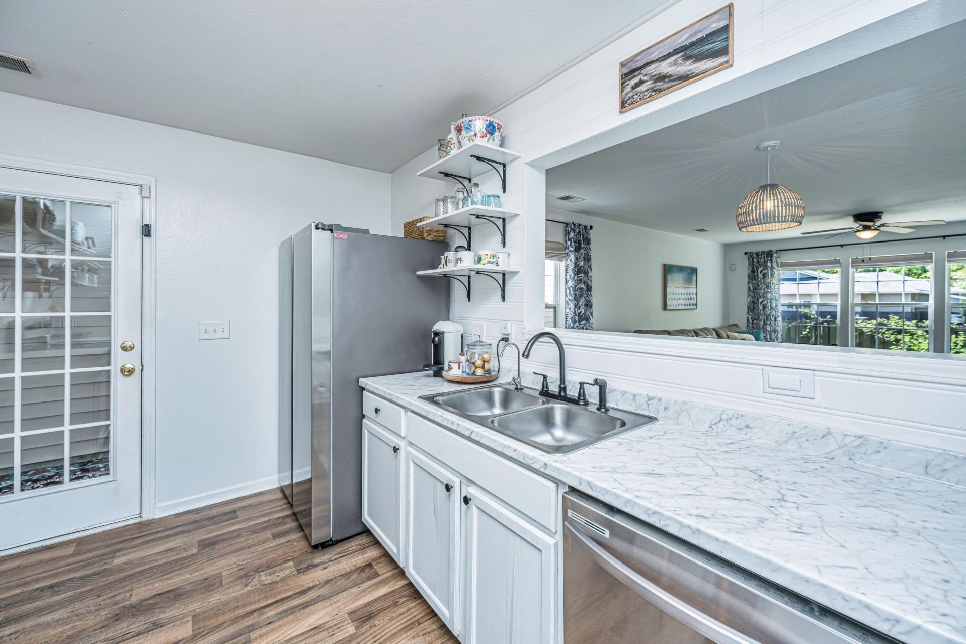 1104 Margle Way Photo 7