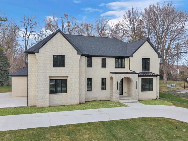 4546 Niagara Lane, Bloomfield Hills, MI 48301