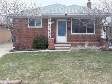 22435 Lange Street, St. Clair Shores, MI 48080