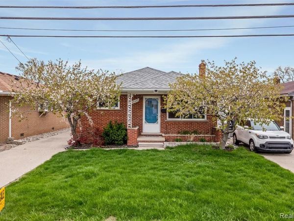 22435 Lange Street, St. Clair Shores, MI 48080