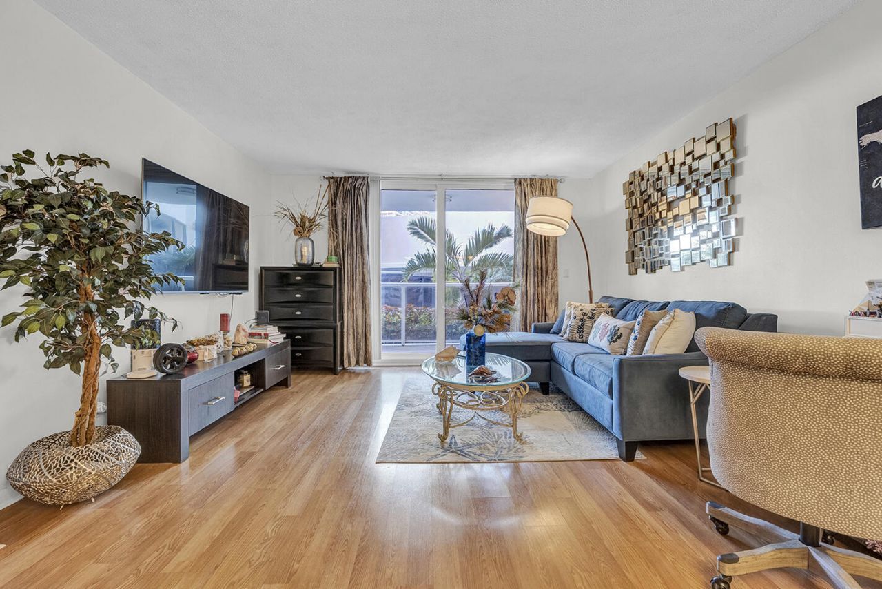 1904 S Ocean Drive, Unit 201, Hallandale Beach, FL 33009 Photo