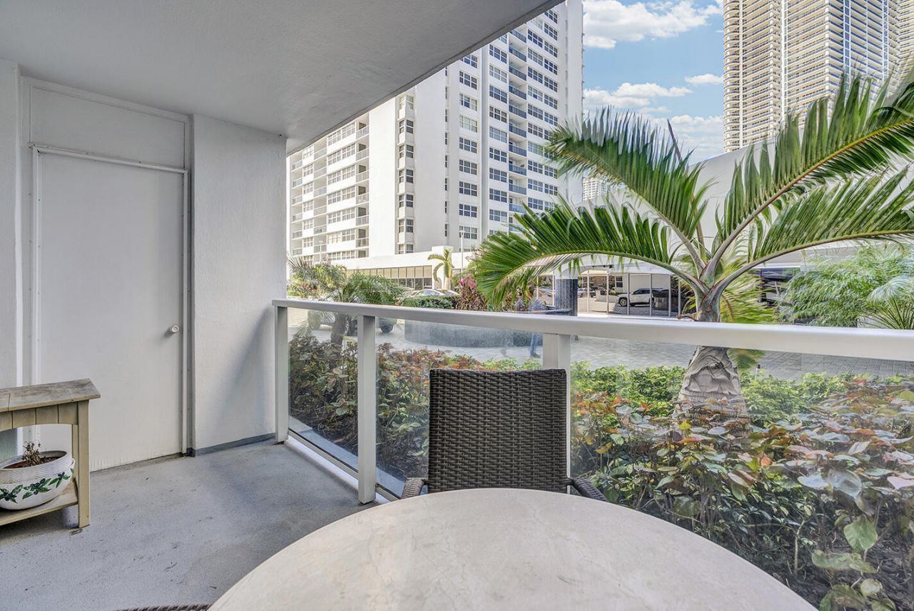 1904 S Ocean Drive, Unit 201, Hallandale Beach, FL 33009 Photo