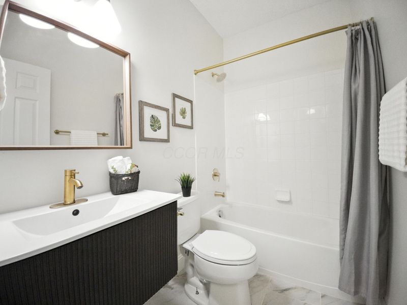 4256 Landhigh Lakes Drive , Powell, OH 43065 Photo 13