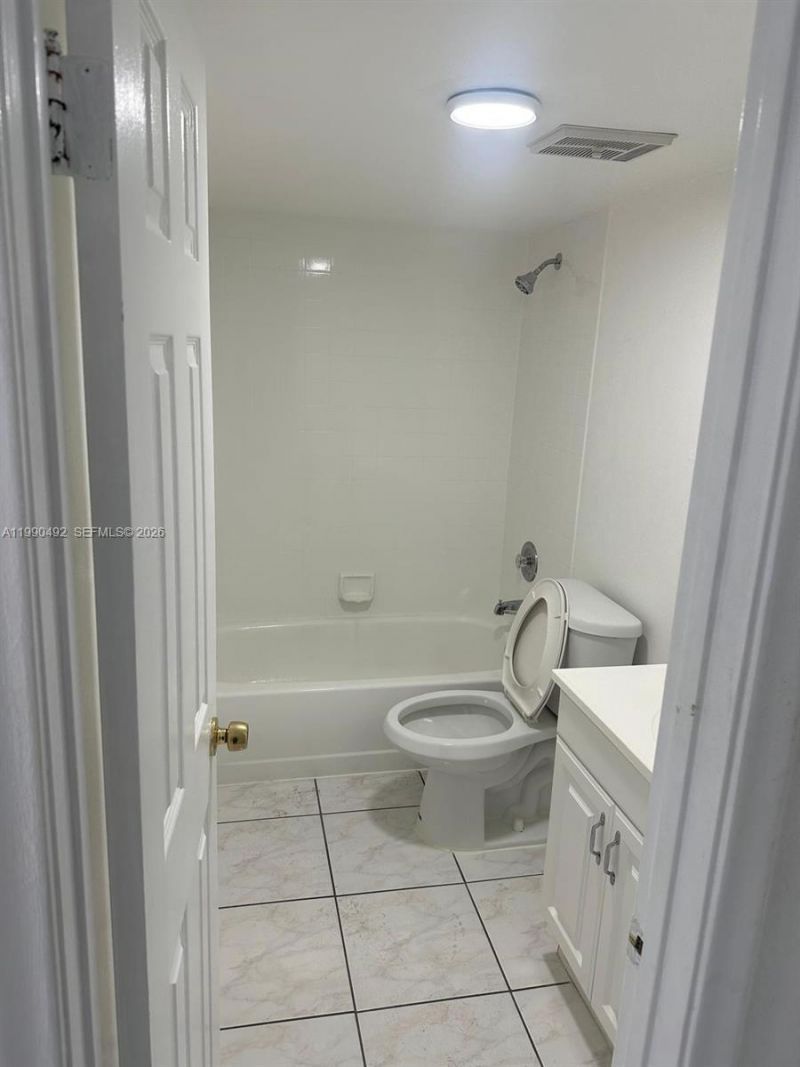 2565 W 56th St , Unit 209, Hialeah, FL 33016 Photo
