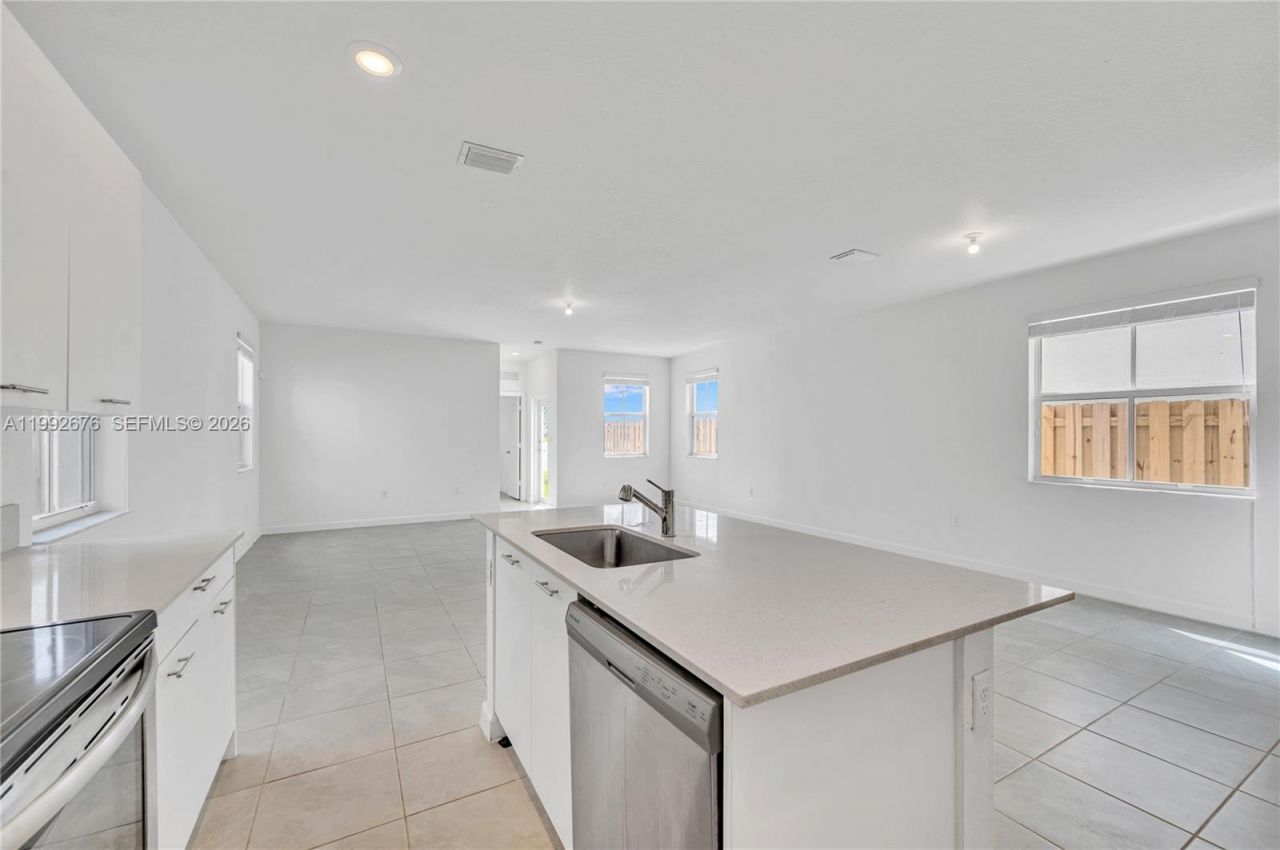2300 NW 130th St, Miami, FL 33167 Photo