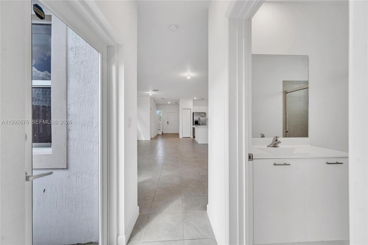 2300 NW 130th St, Miami, FL 33167 Photo